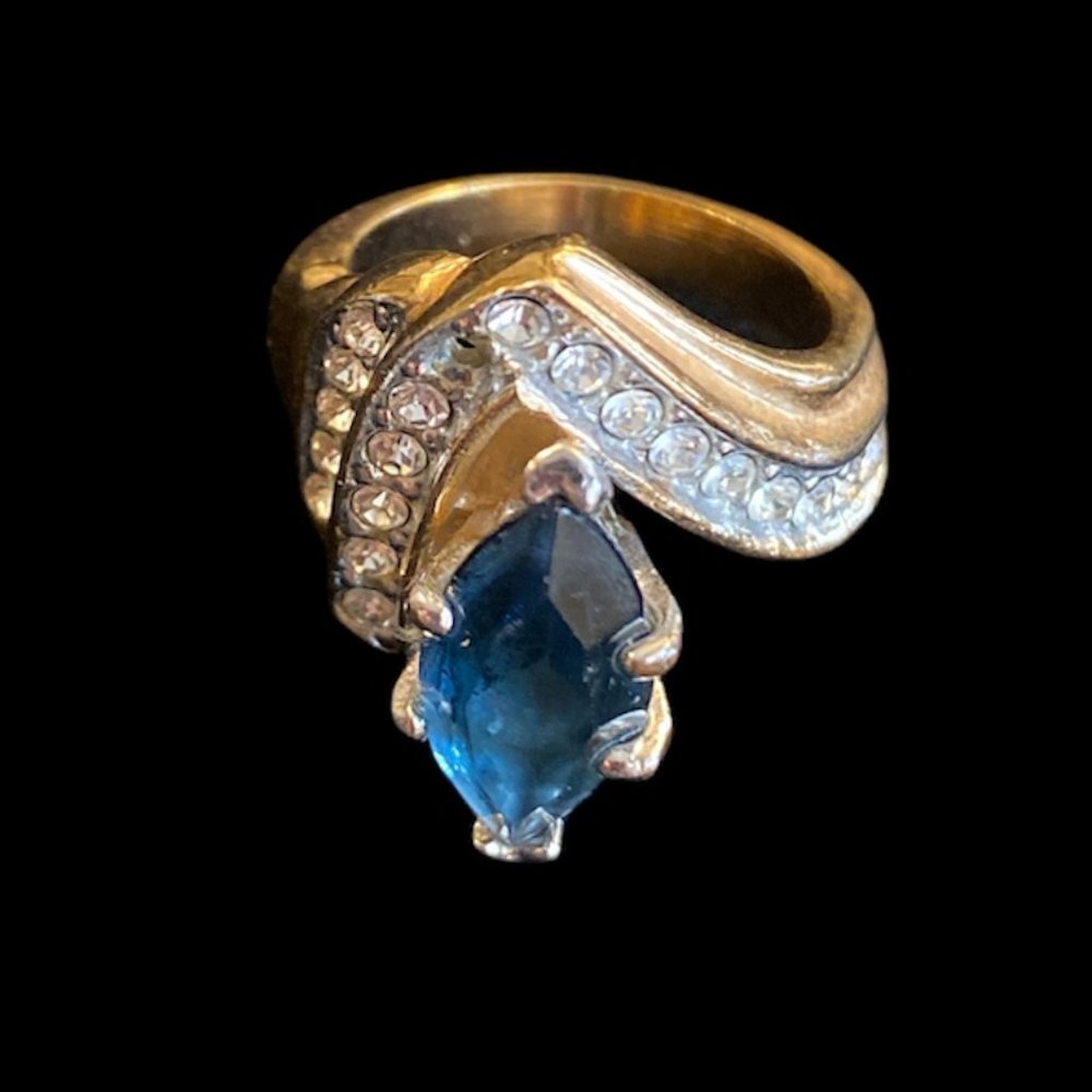 RING Lovely Costume Jewelry Ring Size 9.5 ★(1 Small stone missing)